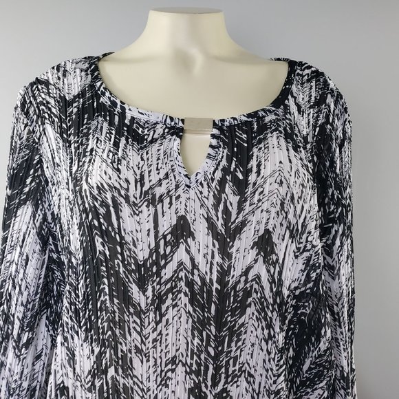 Avenue long asymmetrical hem top blouse Plus 26 - Picture 11 of 11